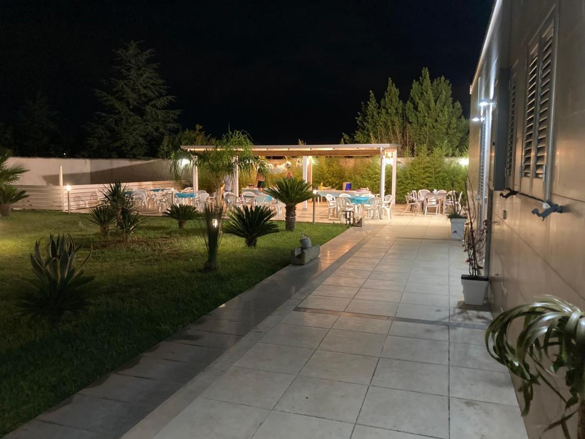 B&B Italia Carmiano  Bagian luar foto